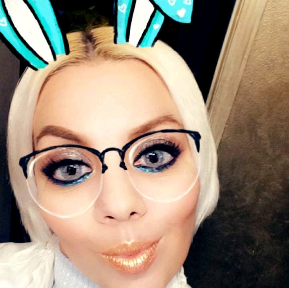 Meet your Posher, Esmeralda